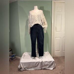 Levi’s women’s dark wash stretch denim w/pockets size 12